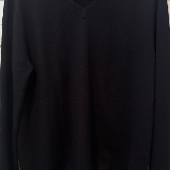 UNTUCKit  Sweater Men's Medium 100%
Merino Wool Navy V Neck Long Sleeve
Pullover - Picture 4 of 14